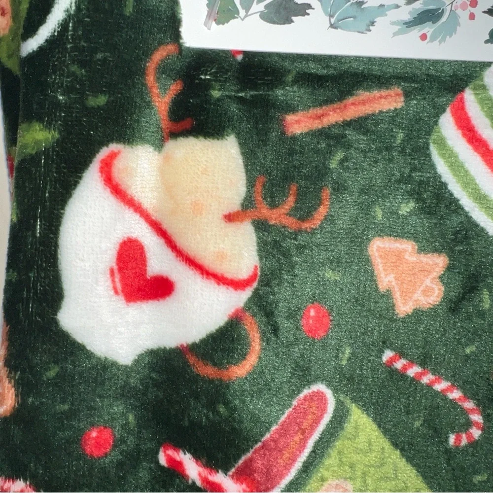 CHRISTMAS HOT BEVERAGES PLUSH THROW//50X70”//GINGERBREAD//GREEN RED WHITE